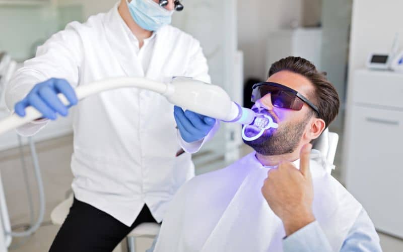 הלבנת שיניים מקצועית במרפאת שיניים 