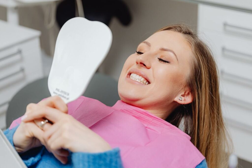 יתרונות של יישור שיניים פנימי